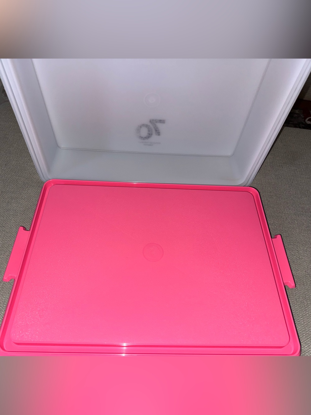 Tupperware Pink Rectangular 70th Cake Taker - Picture 3 of 5